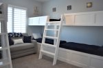 4th Bedroom-Built in bunk beds